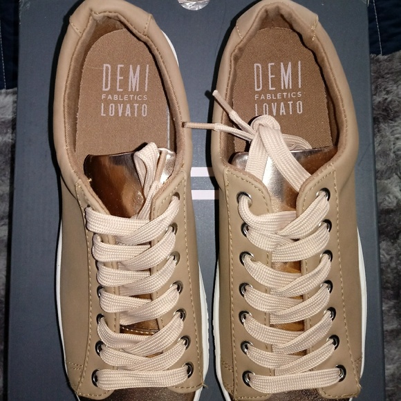 Demi lovato fabletics shoes - Picture 2 of 4